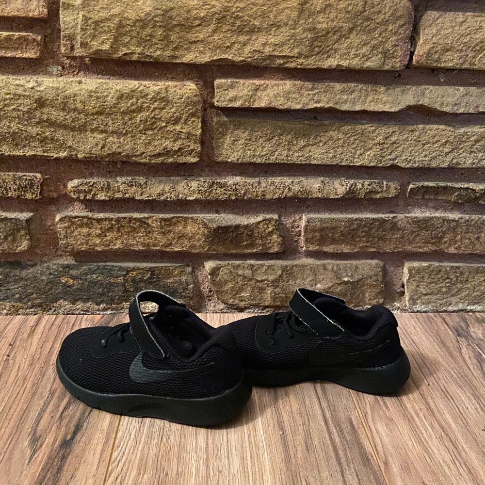 Nike roshes!